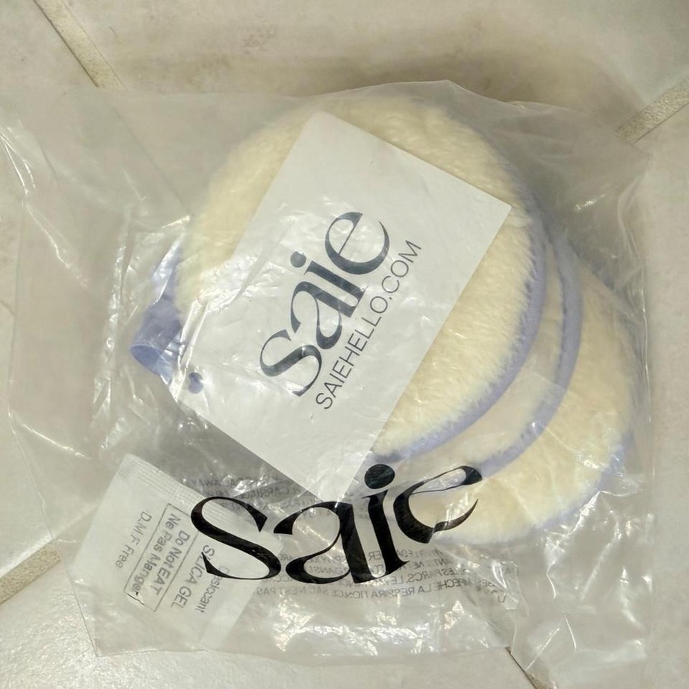 NEW SAIE Reusable Beauty Rounds in Lavender & White